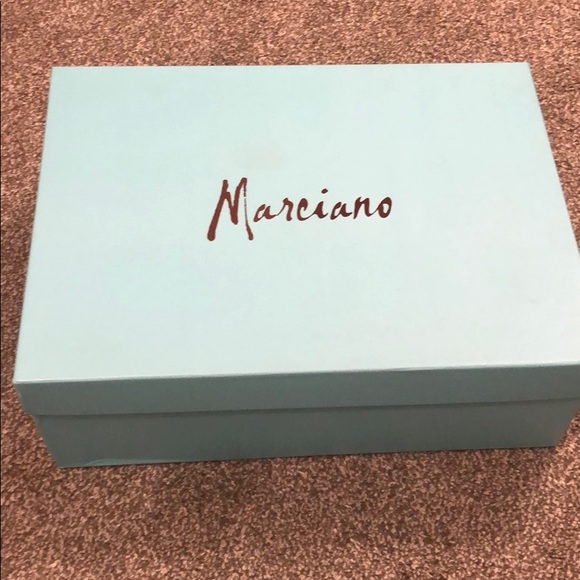 Marciano dress its dark pink NOT red - Picture 4 of 4